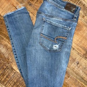 Woman’s American Eagle distressed jeggings